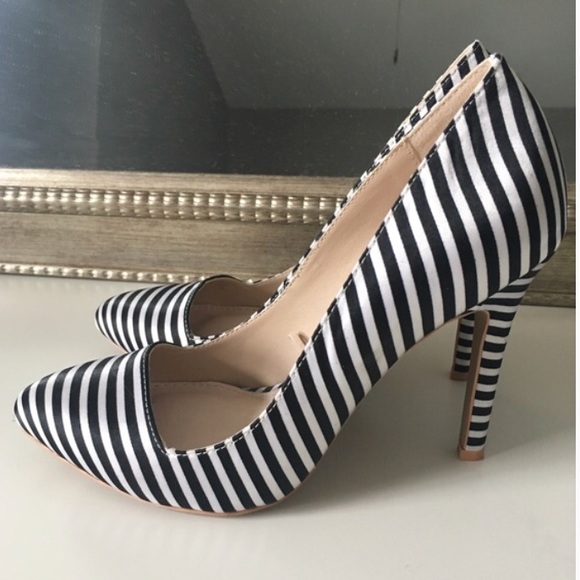 Forever 21 Shoes - Forever 21 black and white striped glam heels 👠